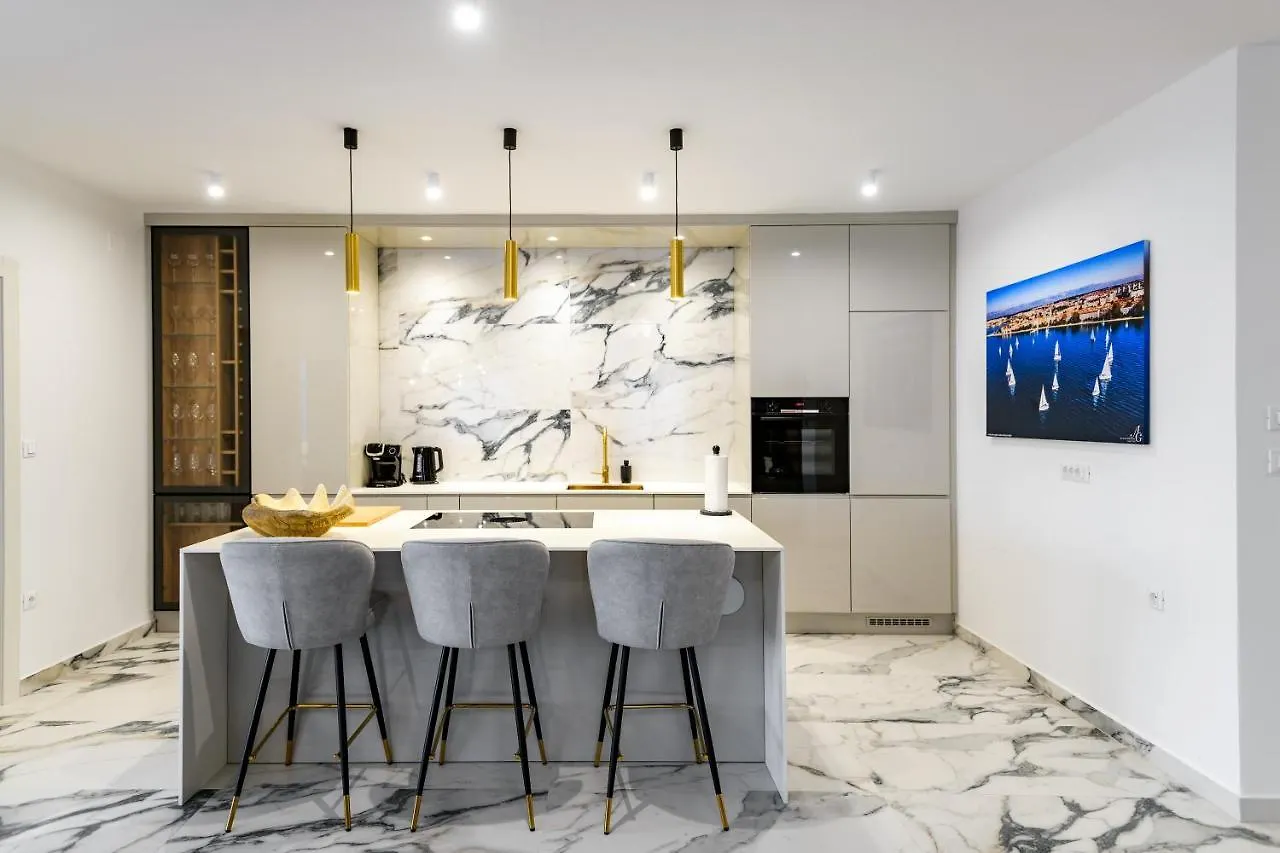 Luxury Penthouse Marina - Sukosan 아파트