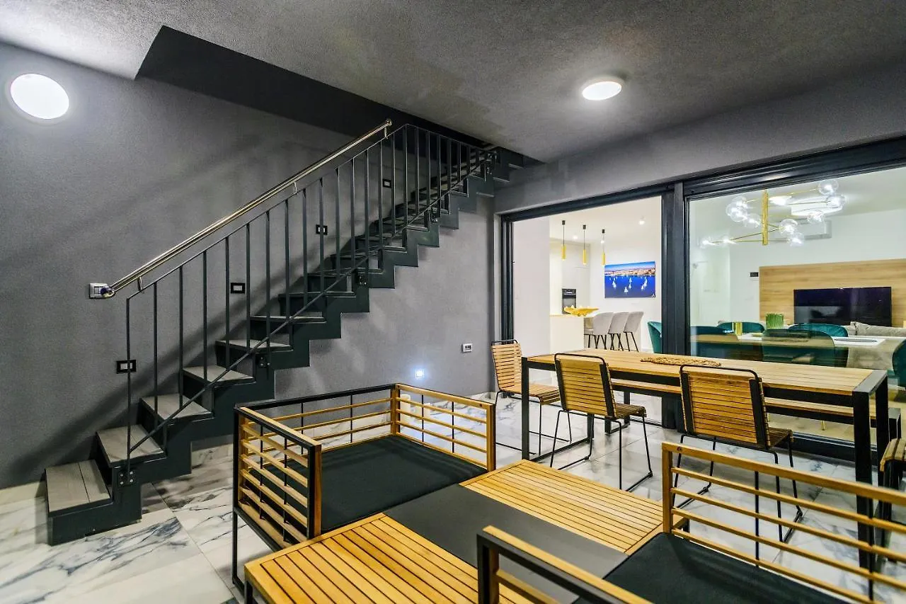 Luxury Penthouse Marina - Sukosan 아파트